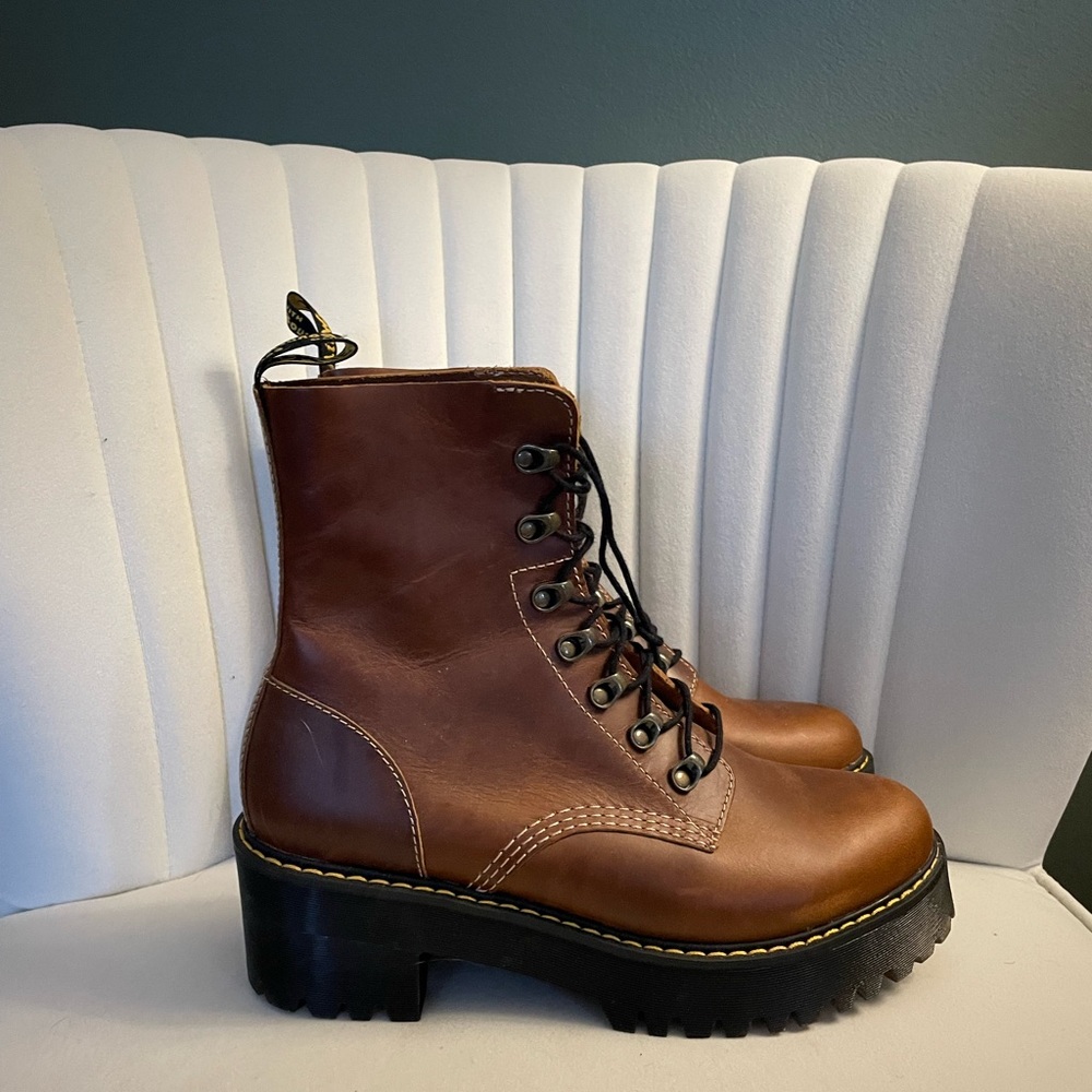 Dr. Martens Leona Womens Boots (NBW)